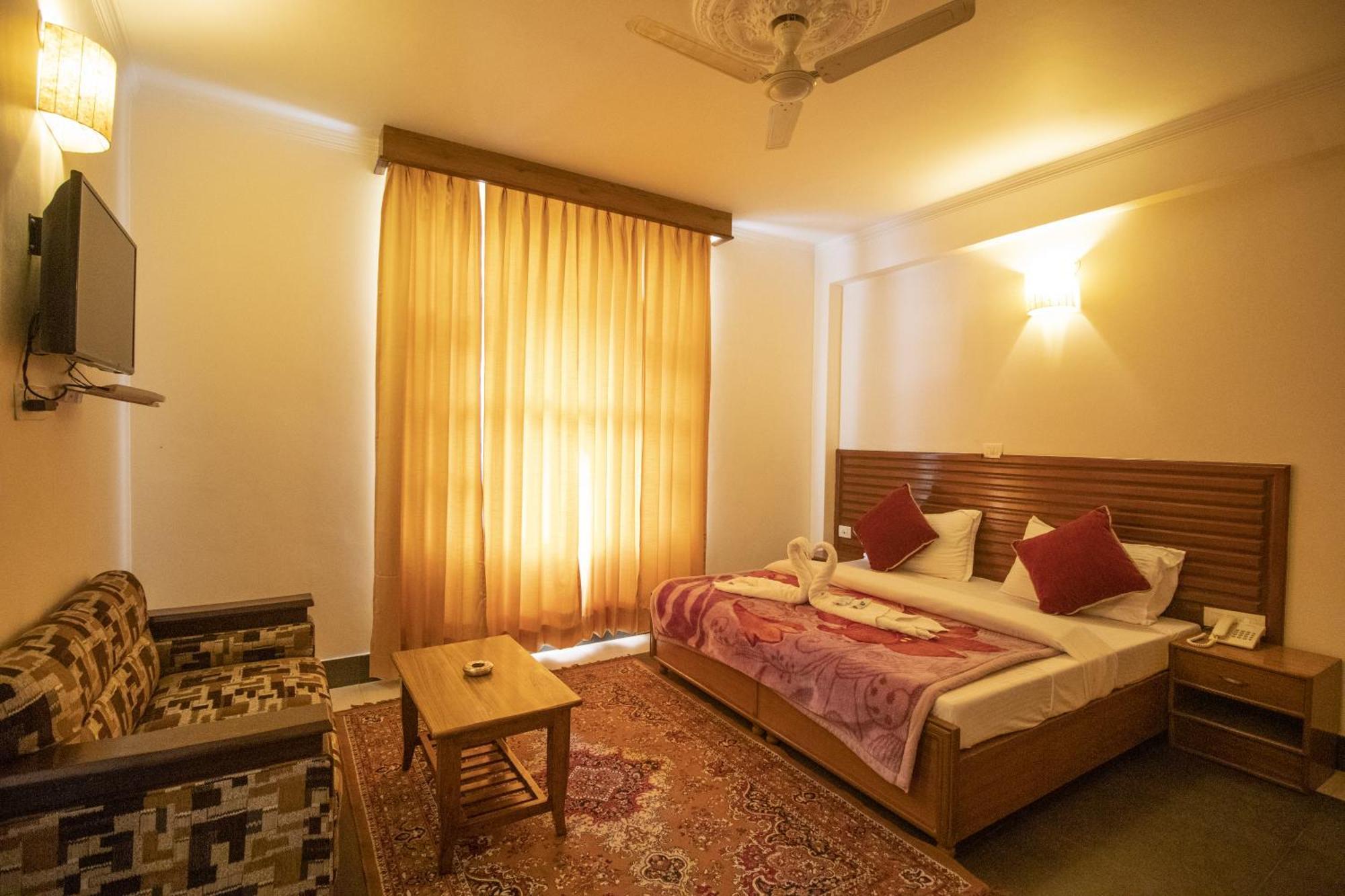 Wow Stayz2 Hotel The Lodge Dharamszala Kültér fotó